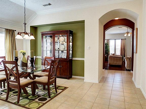 3rd image of 2818 Chalet Knolls Ln