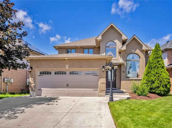 19 Sonata Ave, Hamilton, ON L9C 7T9