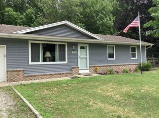 8008 Webster Dr, Lambertville, MI 48144