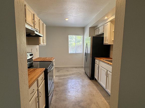 4th image of 2718 N Greenfield