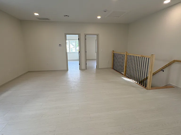 317 Davis Ave #2 — Photo 4