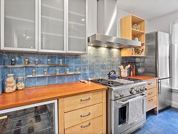 5th image of 415 Saint Johns Pl APT 1C