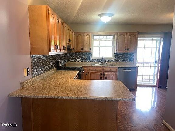 3rd image of 219 Hunter Hills Cir APT 7