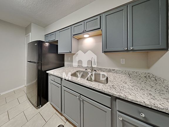 5th image of 3225 Fairmeadow Dr