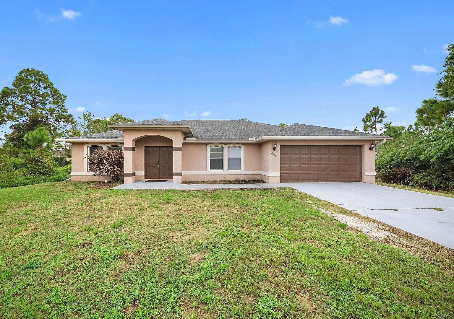 Newly remodeled kitchen 3 bedrooms 2 bathroom home in Lehigh Acres — Photo 1