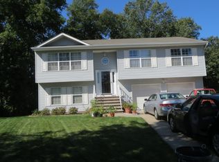 38 Karen Ct, Piscataway, NJ 08854