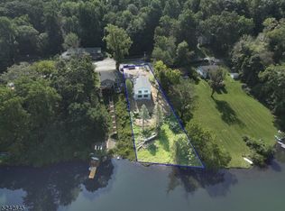 89 E Shore Dr, Vernon, NJ 07462