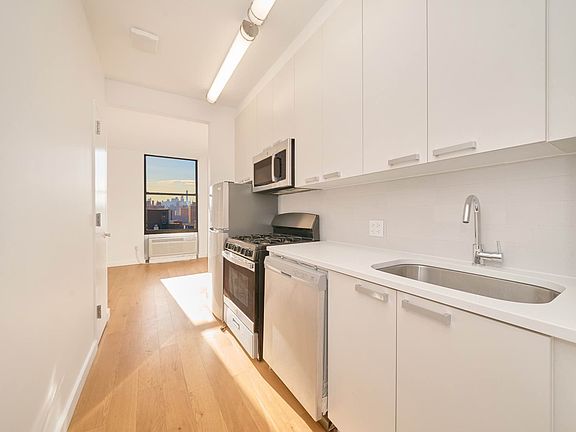 5th image of 2338 2nd Ave #9E