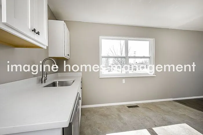448 Holly Dr — Photo 6