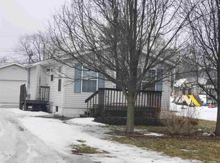 110 7th St, Colona, IL 61241