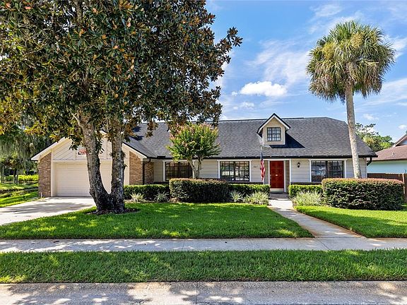 3rd image of 807 RIVERBEND BOULEVARD