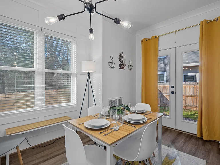 313 Price Ave — Photo 3