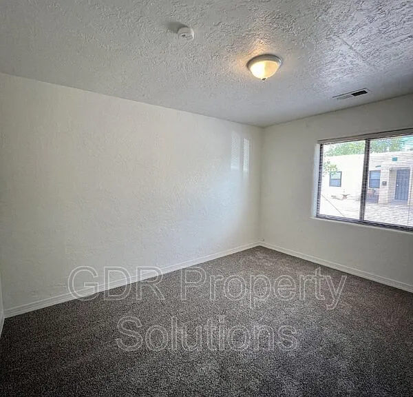 3529 Ross Ave SE — Photo 42