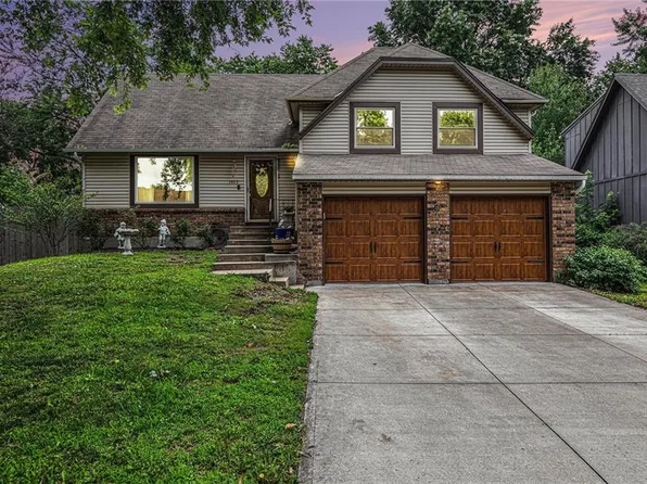 1422 S Kiowa Dr, Olathe, KS 66062