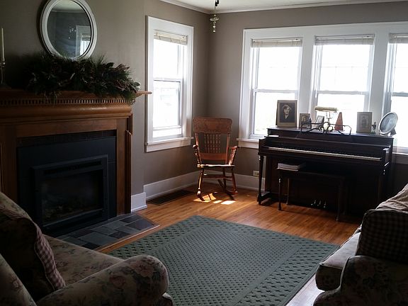 Living room with fireplace