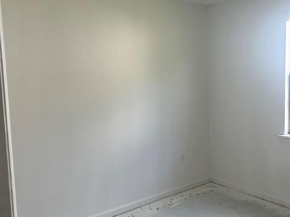2nd image of 13933 Eden Ct