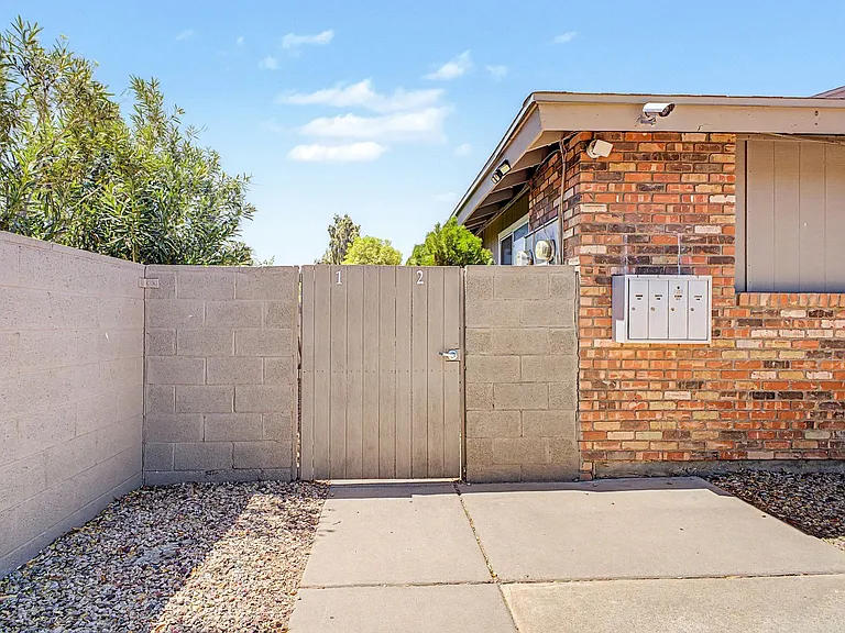 Beautiful Beck Ln Fourplex — Photo 27