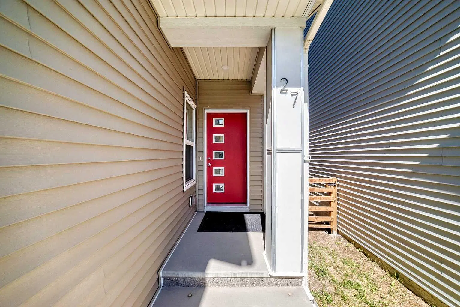 5 bed, 4.0 bath, 2377 sqft, $3,300 — Photo 3