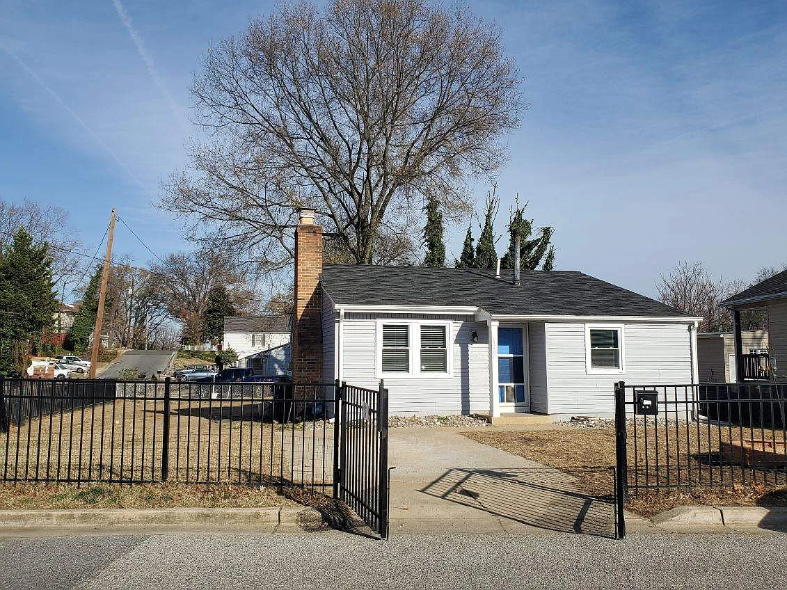 4900 Emo St photo 1