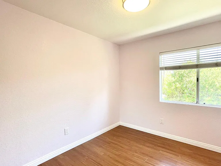 11321 Avenida De Los Lobos #D — Photo 23