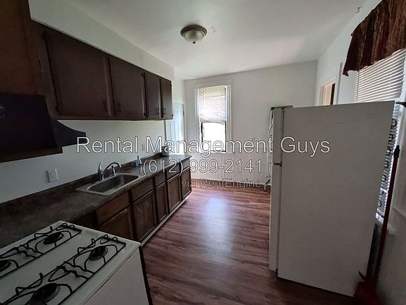 5th image of 584 Magnolia Ave E APT 1