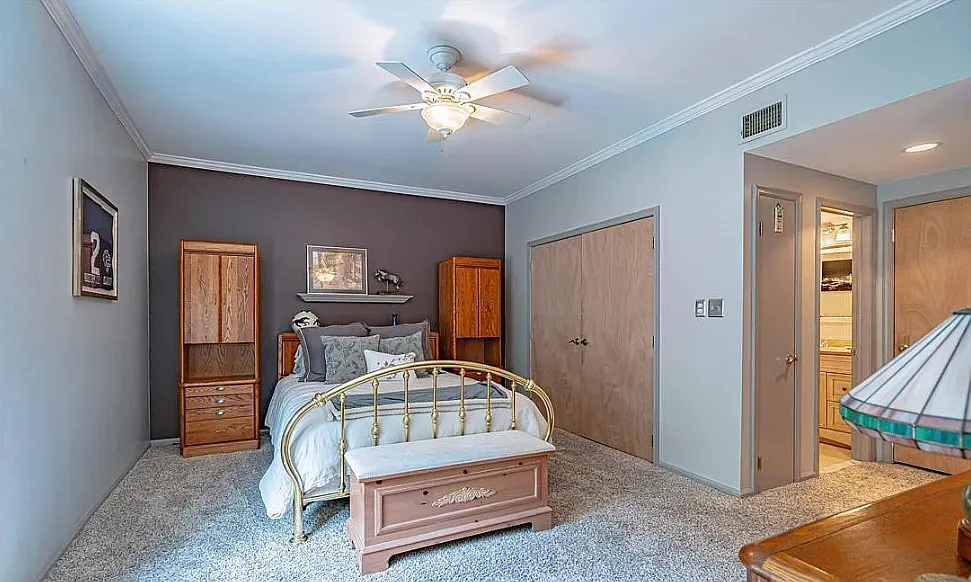2 bed, 1060 sqft, $1,624 — Photo 2