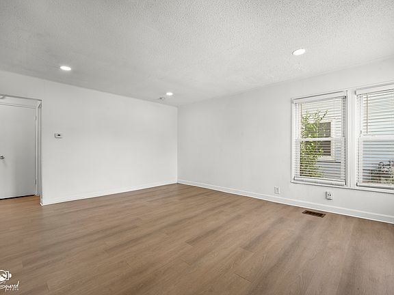 5th image of 17127 Park Ave