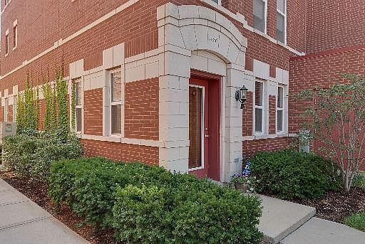 1st image of 527 Chicago Ave #C