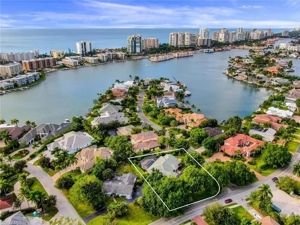 292 Bahia Pt, Naples, FL 34103