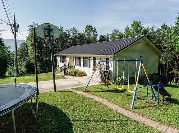 2nd image of 177 Dogwood Ln