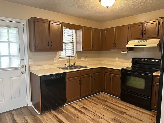 5th image of 1029 Sutor Rd