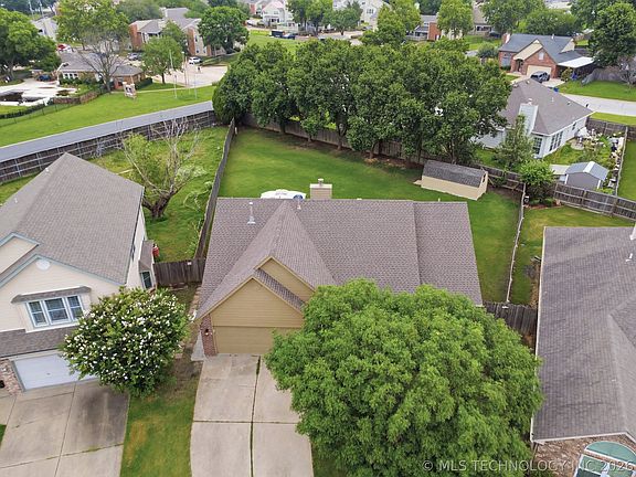 4th image of 9007 E 76th St