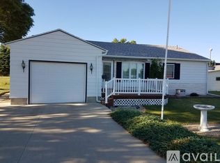 1008 17th St SW, Jamestown, ND 58401