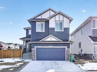 208 W Dawson Cir, Chestermere, AB T1X 2R2