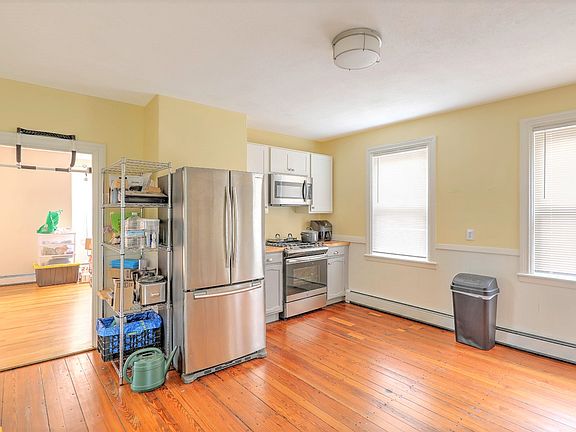 4th image of 289 Grove St Floor 2