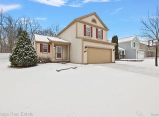 6508 Crestview Dr, Holly, MI 48442