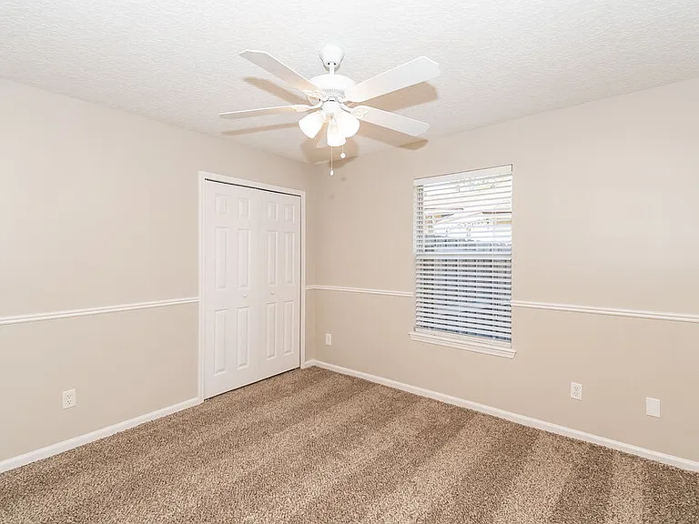 299 Thornbrook Ct — Photo 11