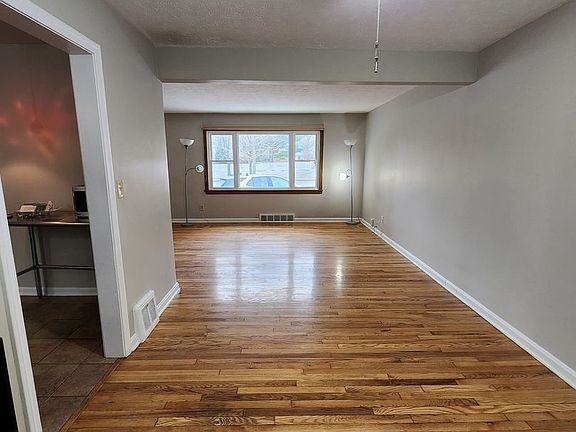 3rd image of 6920 Som Center Rd