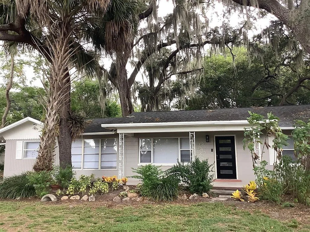 4 bed, 2.0 bath, 1972 sqft, $2,800 — Photo 2