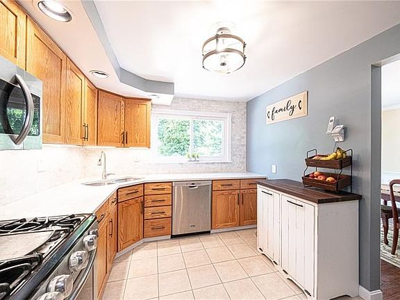 5th image of 3046 Eastview Rd