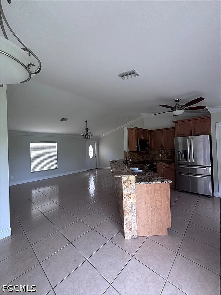 3 bed, 2.0 bath, 1199 sqft, $1,800 — Photo 2