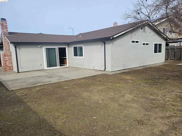 906 Coral Dr — Photo 17