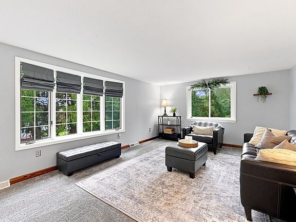 3rd image of 859 Meadowbrook Rd