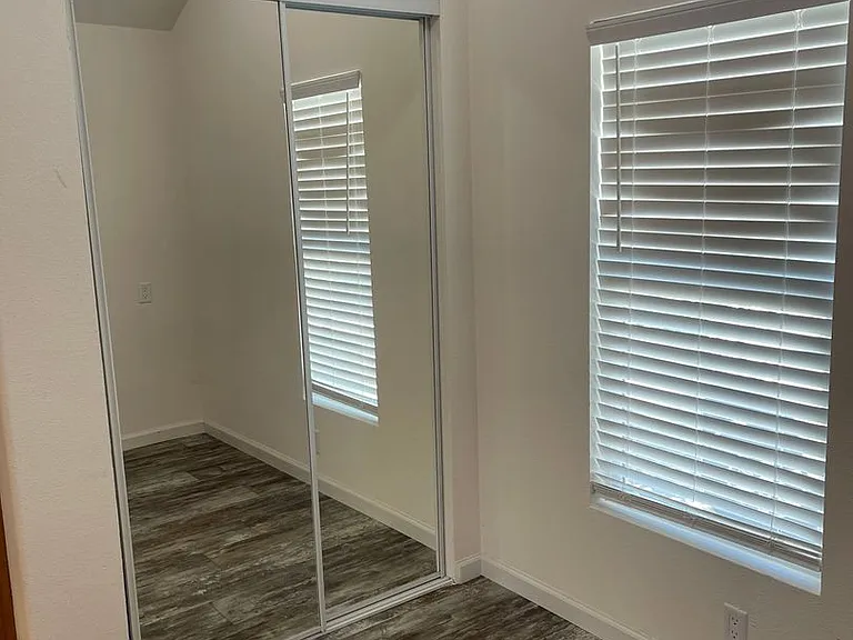 2646 Sharon Ave — Photo 15