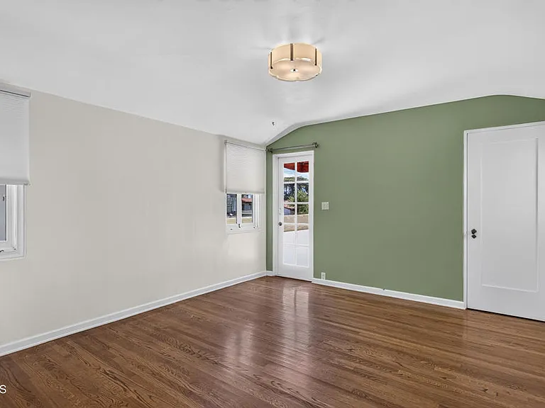 550 Old Mill Rd — Photo 35