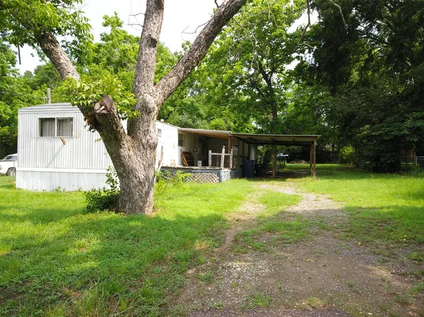 2604 W Hampton St, Gladewater, TX 75647