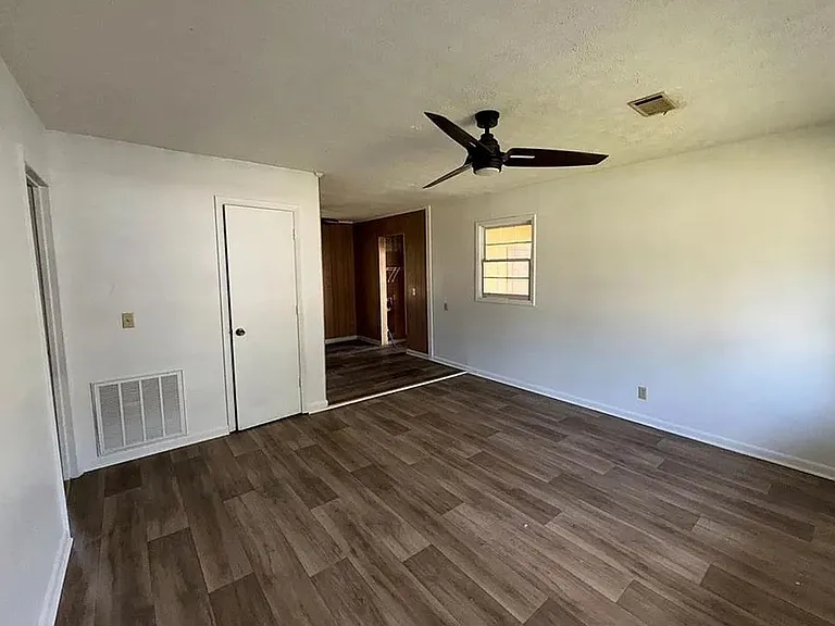 808 Glendale Ave — Photo 3