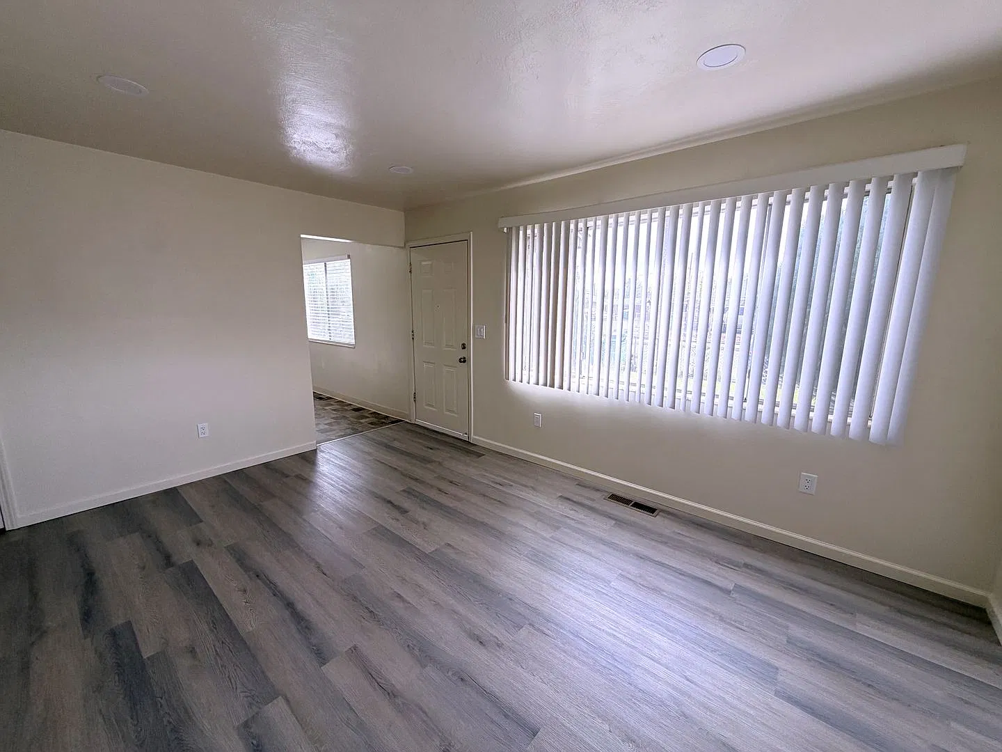 Takeover - Hubb Realty - Ele1233 — Photo 4