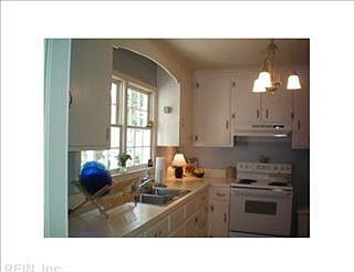4th image of 209 Collins Dr