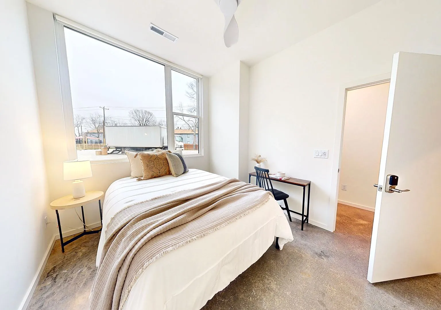 Private Room with Walk-In Closet Utilities & WiFi Included — Photo 1